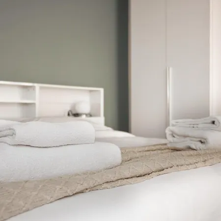 Hostmate - - Imperia - Romolo Iulm 아파트 *