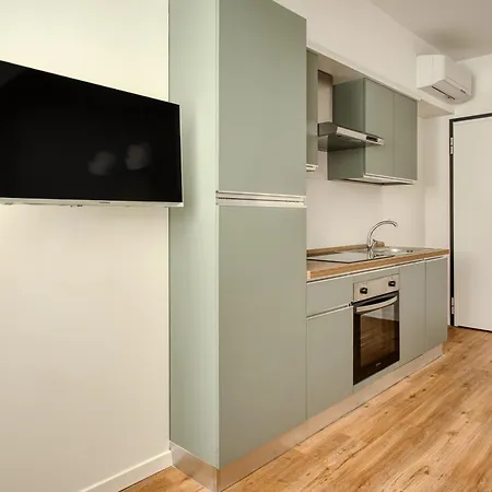 Hostmate - - Imperia - Romolo Iulm * מילאנו